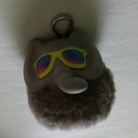 Bath & Body Works Fuzzy Summer Elephant Pocketbac Holder Packet Bac Keychain - Picture 3 of 8